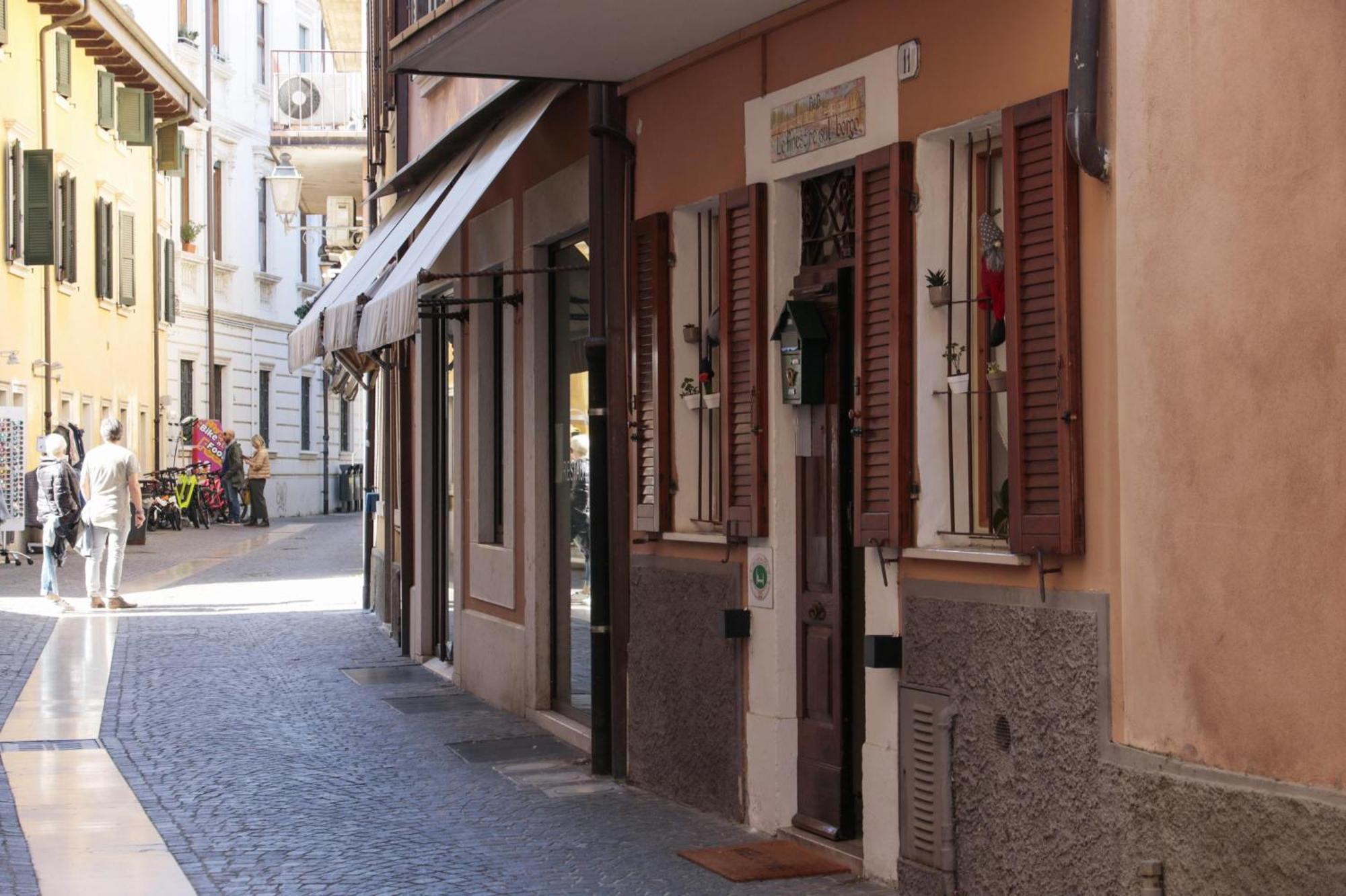 Affittacamere Le Finestre Sul Borgo Peschiera del Garda