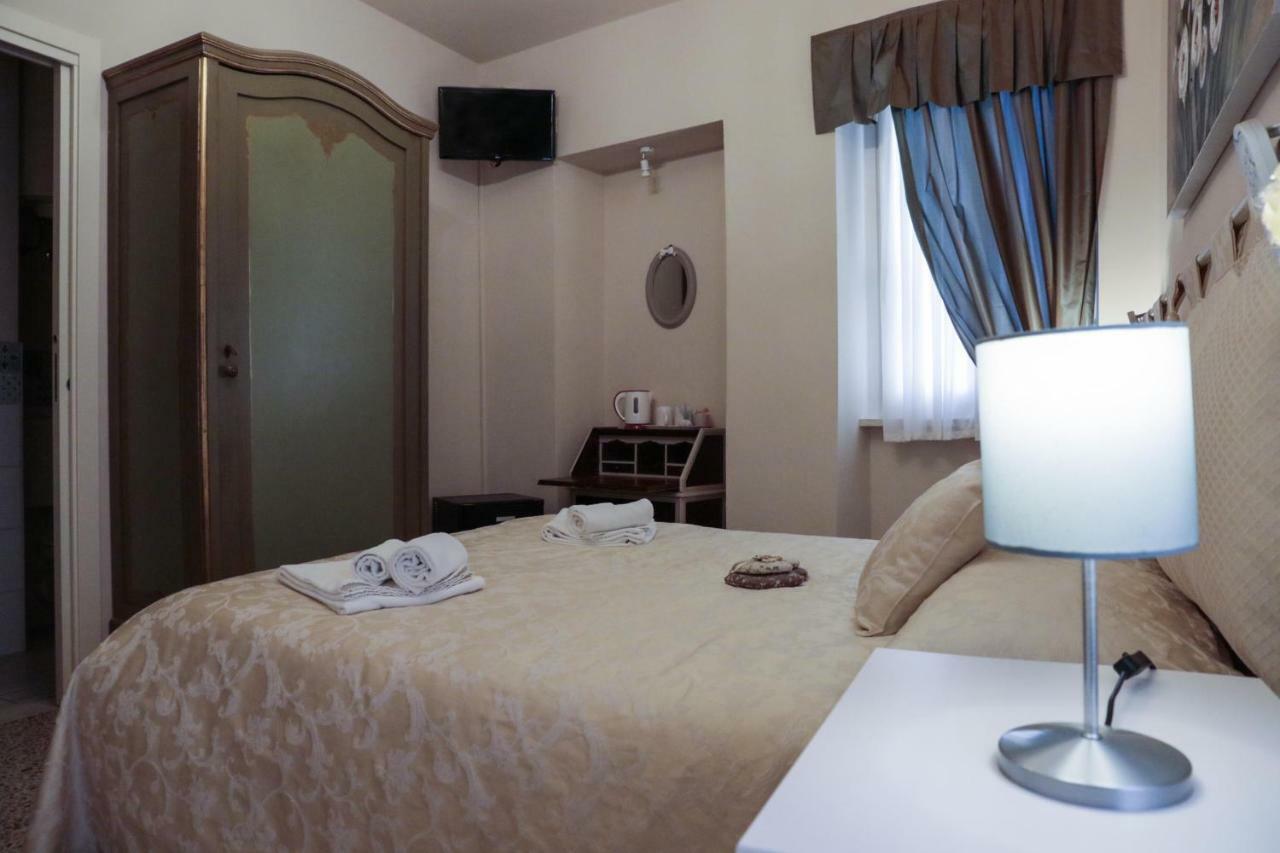 Le Finestre Sul Borgo Affittacamere Peschiera del Garda